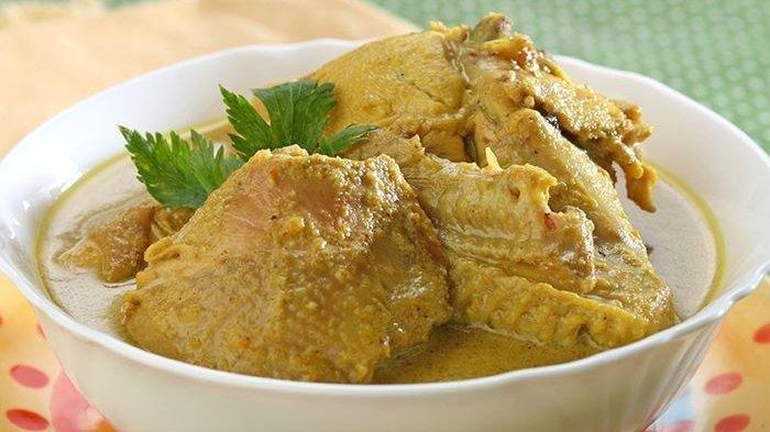 Opor ayam bumbu kuning